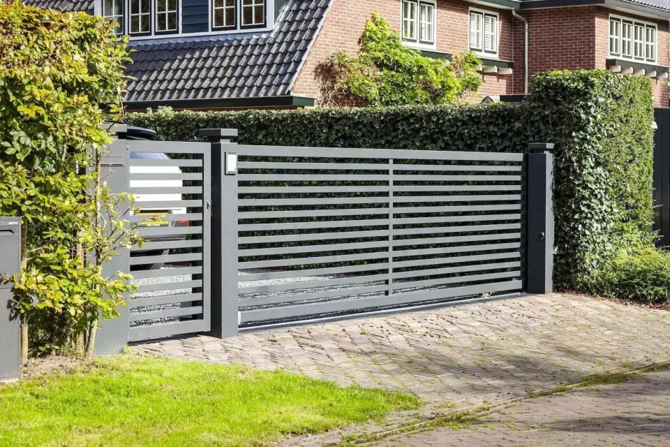 Moderne sierpoort laten maken Nieuwendijk